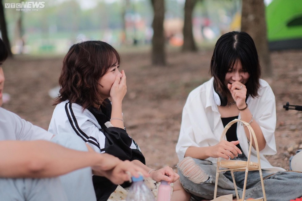 Hà Nội: Người dân đổ về công viên Yên Sở cắm trại dịp nghỉ lễ - Ảnh 10.