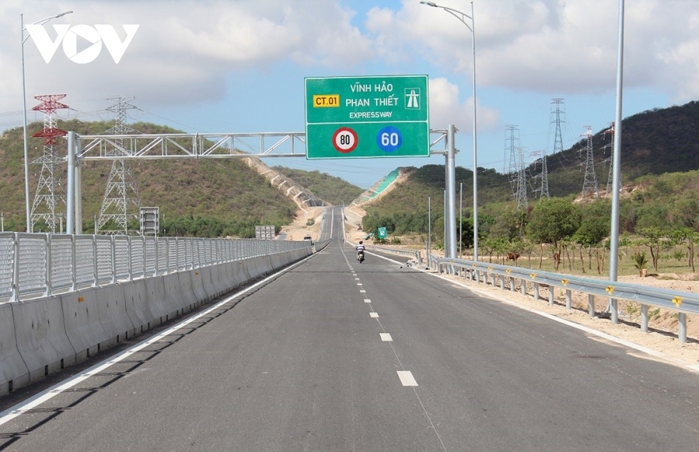 Cận cảnh cao tốc Vĩnh Hảo – Phan Thiết trước ngày thông xe - Ảnh 2.