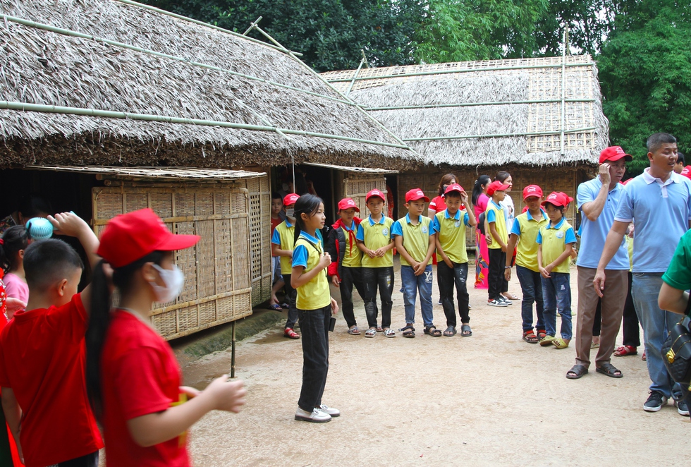 Sen rực nở trên quê hương Bác Hồ những ngày tháng 5 - Ảnh 2.