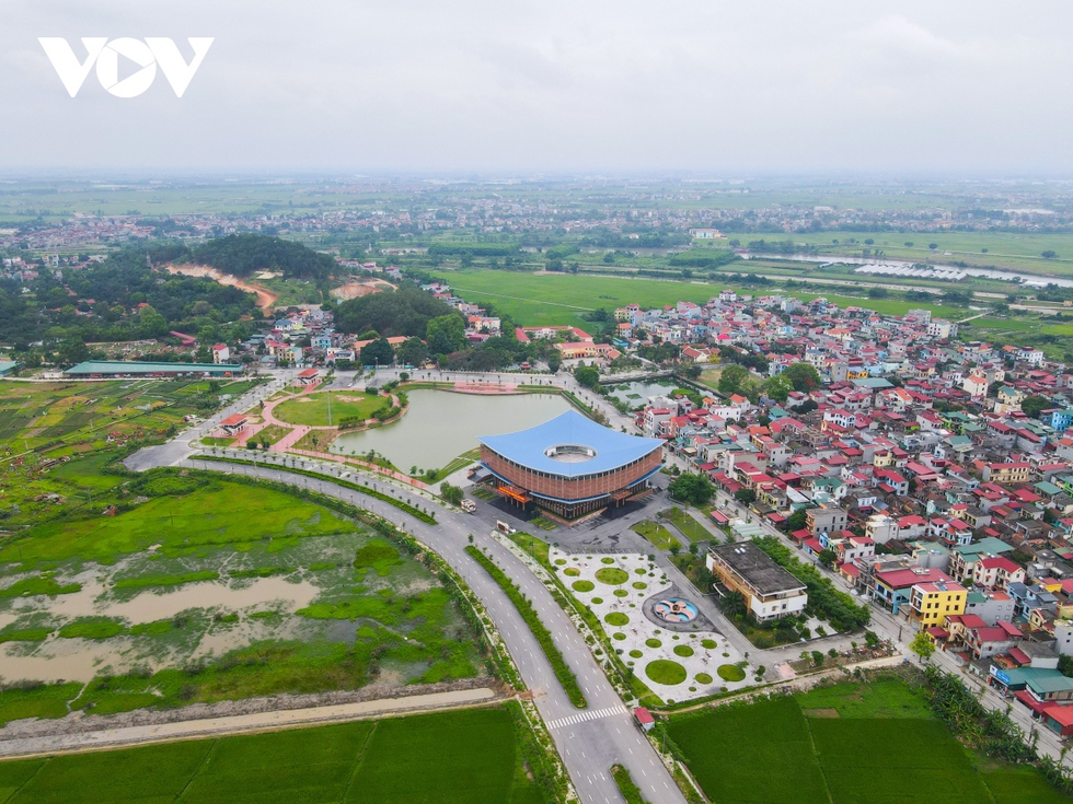 Cận cảnh Nhà hát dân ca Quan họ hơn 241 tỷ đồng đang gây tranh cãi ở Bắc Ninh - Ảnh 1.