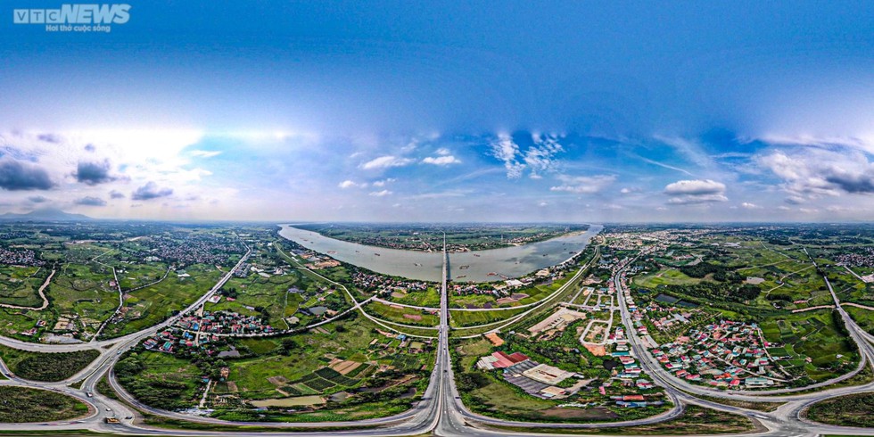 Chiêm ngưỡng cây cầu vượt sông dài nhất Việt Nam từ trên cao - Ảnh 1.
