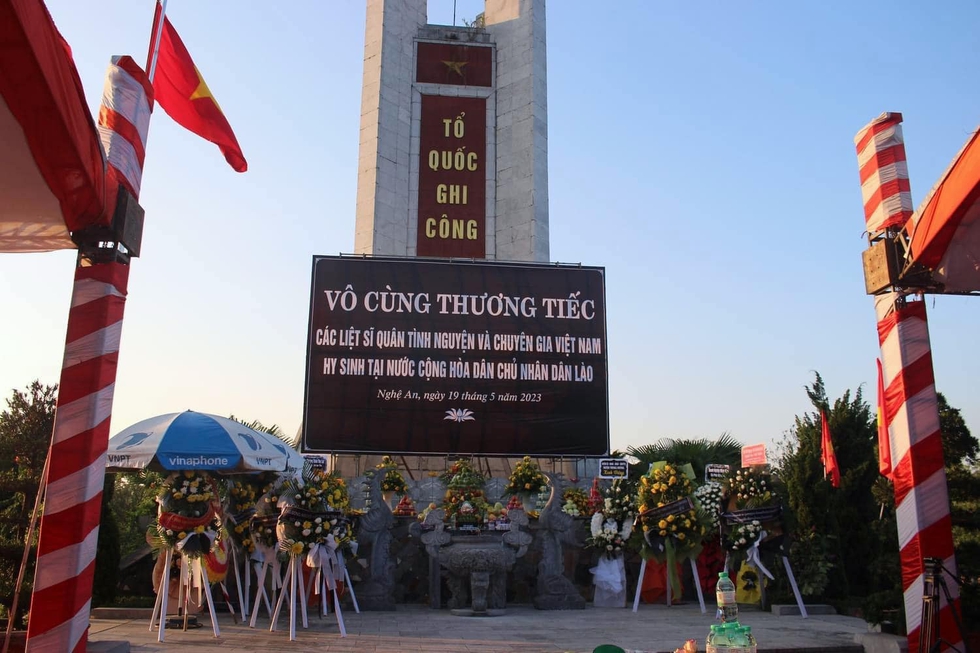 An táng 96 hài cốt liệt sĩ quân tình nguyện và chuyên gia Việt Nam hy sinh tại Lào - Ảnh 8.