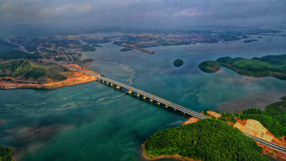 ‏Huyện đảo duy nhất có cả sân bay, cảng biển và đường cao tốc ở Việt Nam - Ảnh 3.