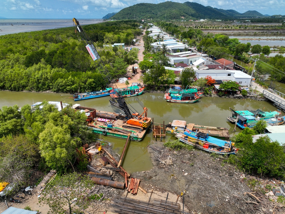 Toàn cảnh tuyến đường ven biển dài hơn 230 km ở Kiên Giang - Ảnh 4.