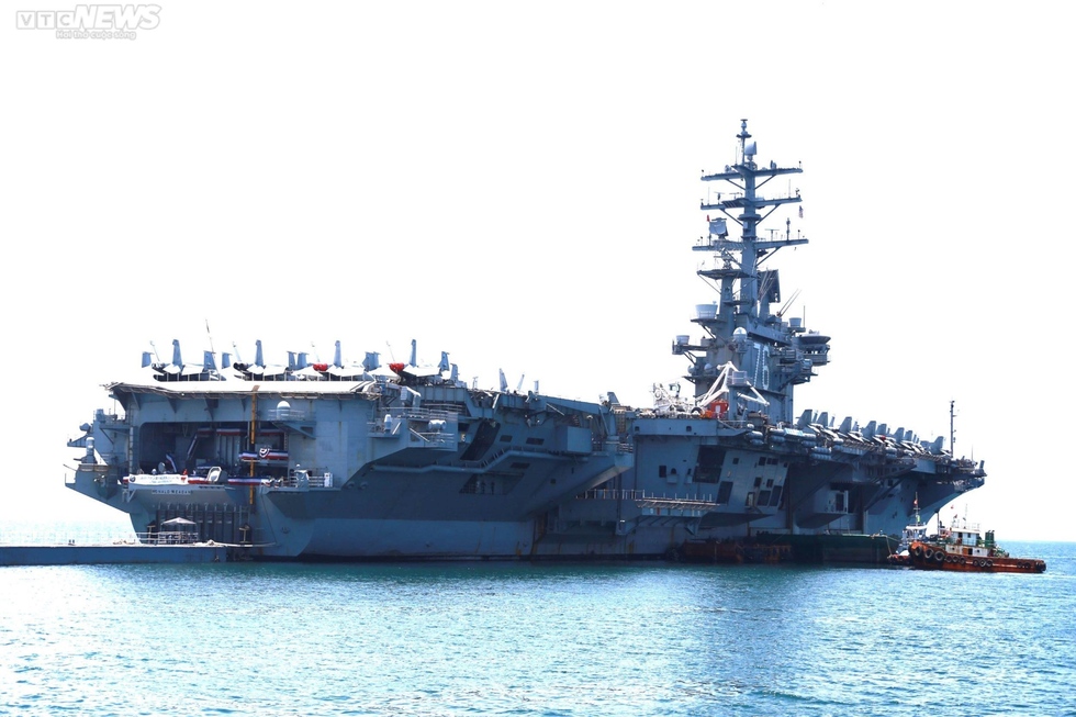 Ngắm dàn máy bay chiến đấu trên tàu USS Ronald Reagan - CVN 76 của Hải quân Mỹ - Ảnh 1.