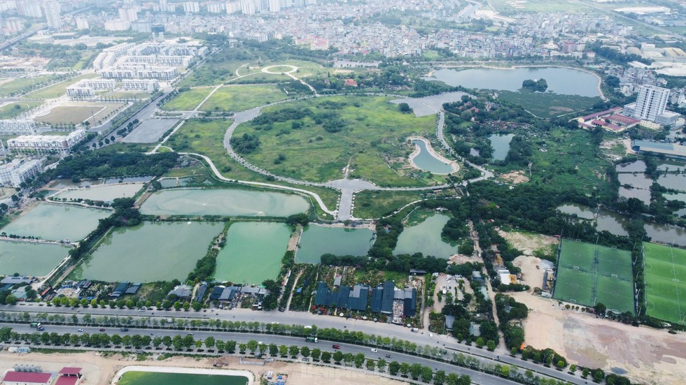 Toàn cảnh công viên Chu Văn An sau 7 năm quy hoạch vẫn ngổn ngang - Ảnh 11.