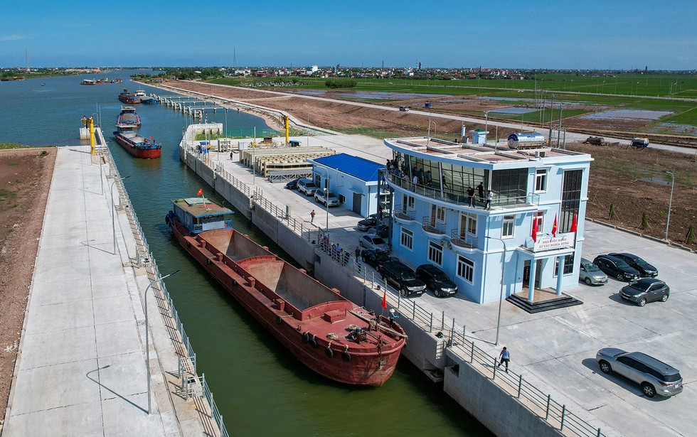 Mục sở thị kênh nối sông Đáy - Ninh Cơ 2.300 tỷ đồng vừa vận hành - Ảnh 3.