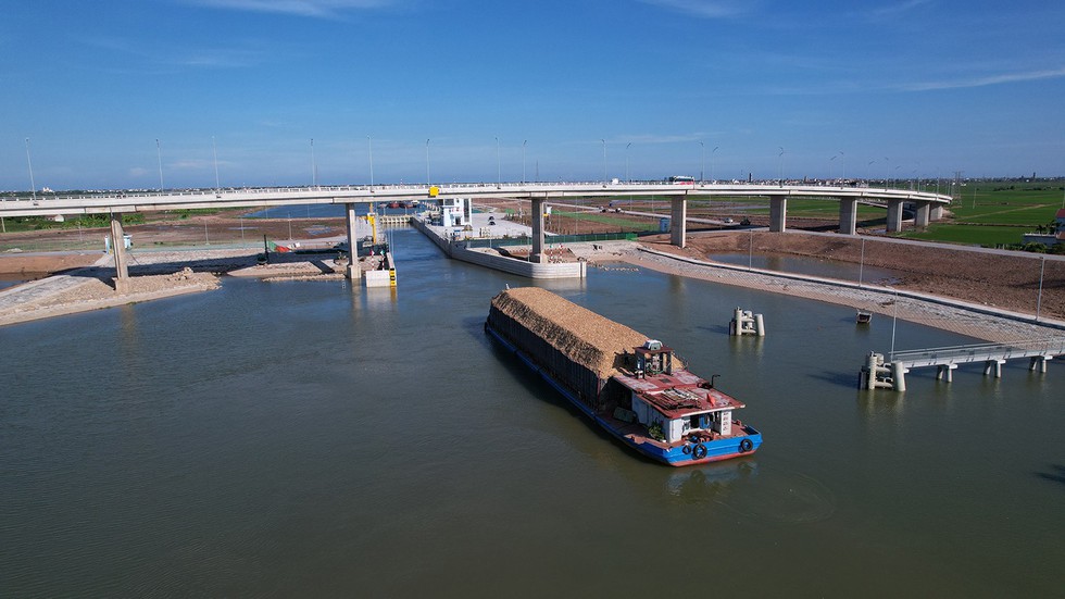 Mục sở thị kênh nối sông Đáy - Ninh Cơ 2.300 tỷ đồng vừa vận hành - Ảnh 15.