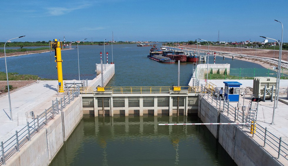 Mục sở thị kênh nối sông Đáy - Ninh Cơ 2.300 tỷ đồng vừa vận hành - Ảnh 10.
