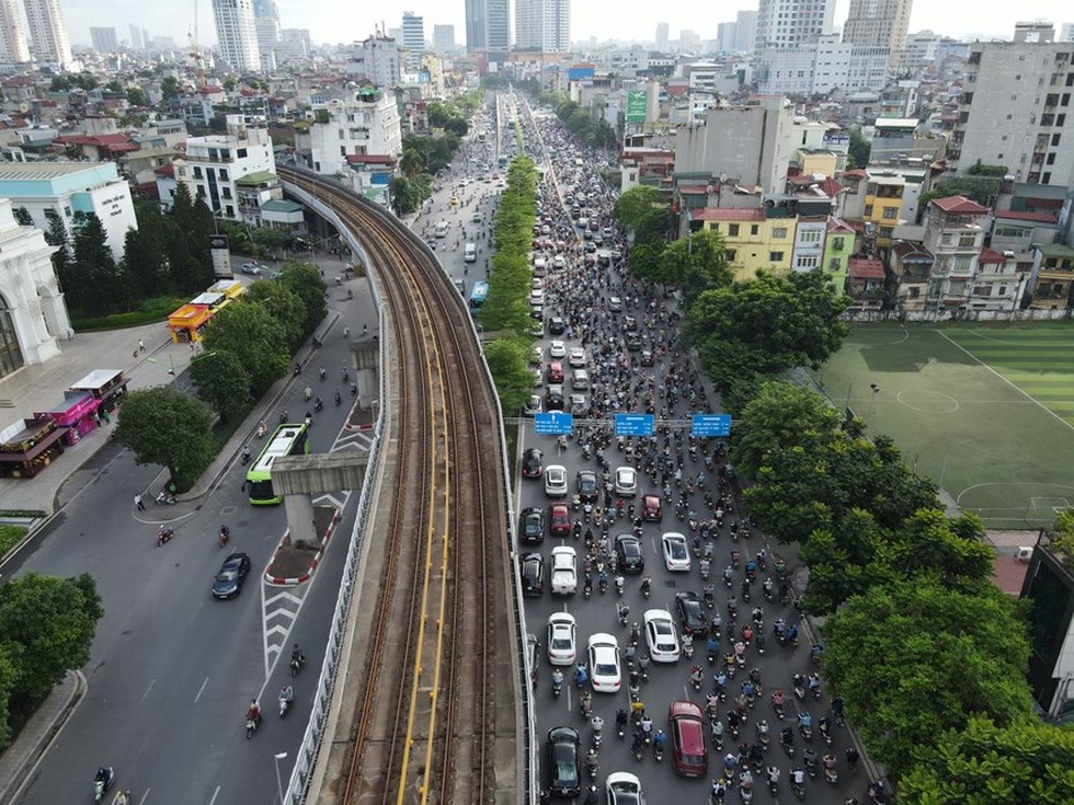 Hạ tầng giao thông Hà Nội phát triển ra sao sau 15 năm mở rộng địa giới hành chính? - Ảnh 8.