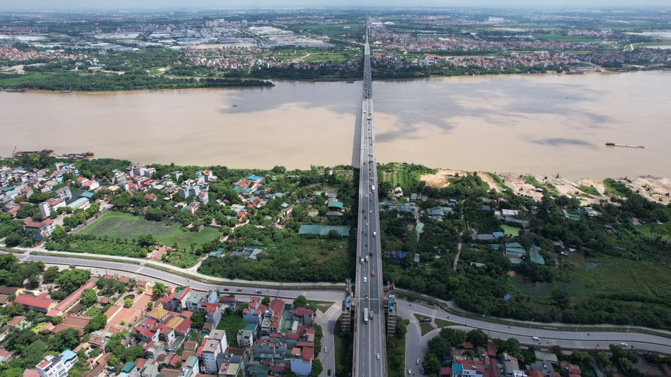 Hà Nội: Chiêm ngưỡng cầu Thăng Long bắc qua sông Hồng sau gần 40 năm hoạt động - Ảnh 1.