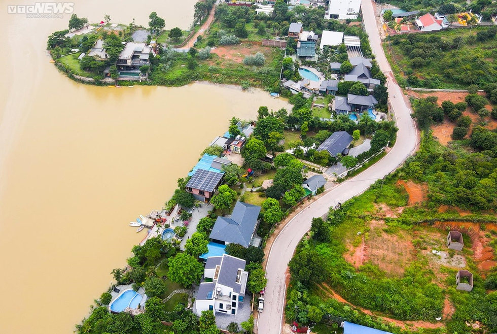 Xẻ thịt đất rừng Sóc Sơn: Càng đình chỉ công trình vi phạm càng hoàn thiện - Ảnh 17.