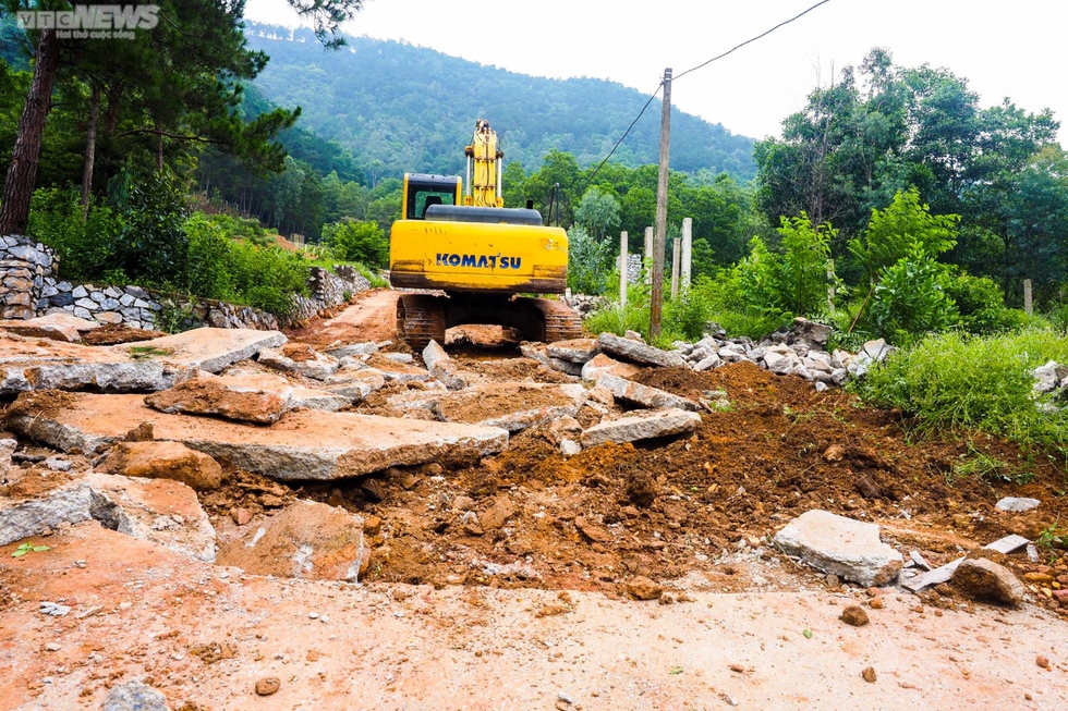 Xẻ thịt đất rừng Sóc Sơn: Càng đình chỉ công trình vi phạm càng hoàn thiện - Ảnh 15.