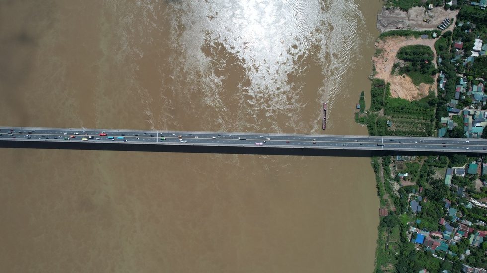 Hà Nội: Chiêm ngưỡng cầu Thăng Long bắc qua sông Hồng sau gần 40 năm hoạt động - Ảnh 10.