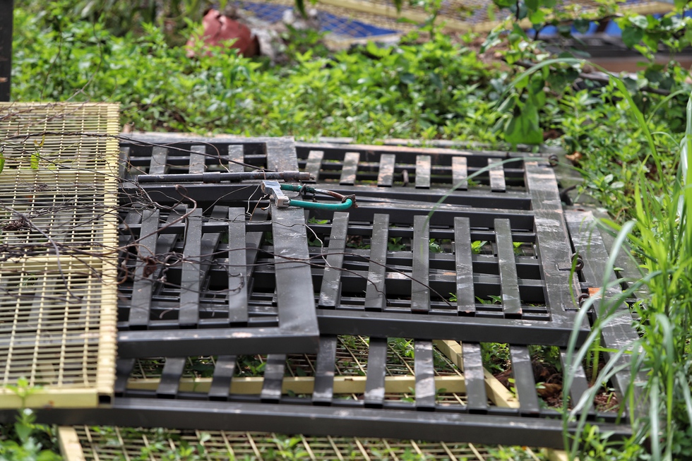 Cận cảnh công trình ‘xẻ thịt’ đất rừng phòng hộ ở Sóc Sơn bị tháo dỡ - Ảnh 6.