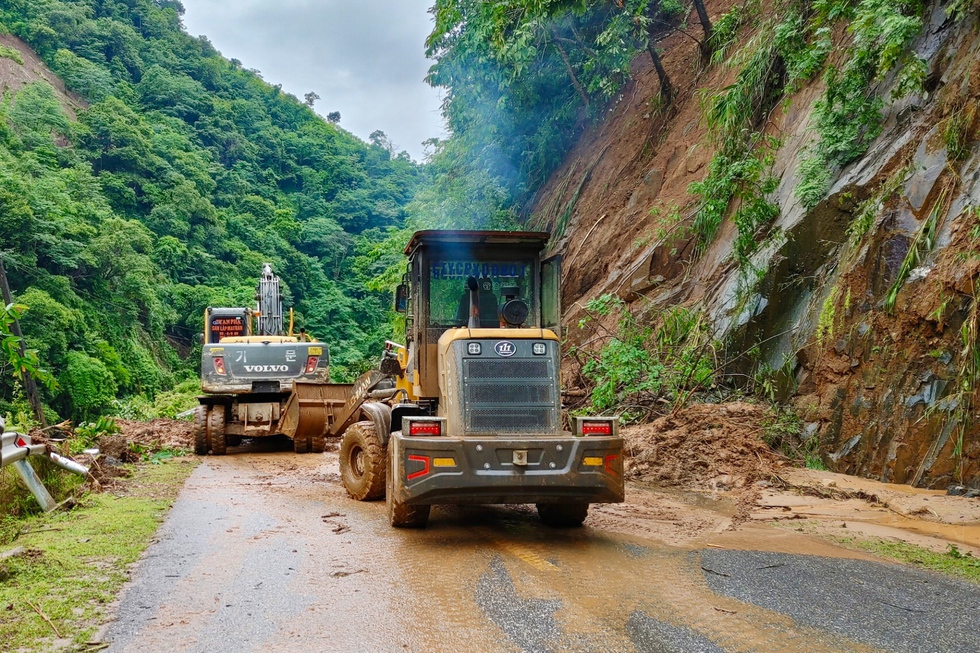 Khắp nơi sạt lở kinh hoàng, vùi lấp nhiều người: Đừng mãi đổ lỗi cho thiên tai - Ảnh 5.