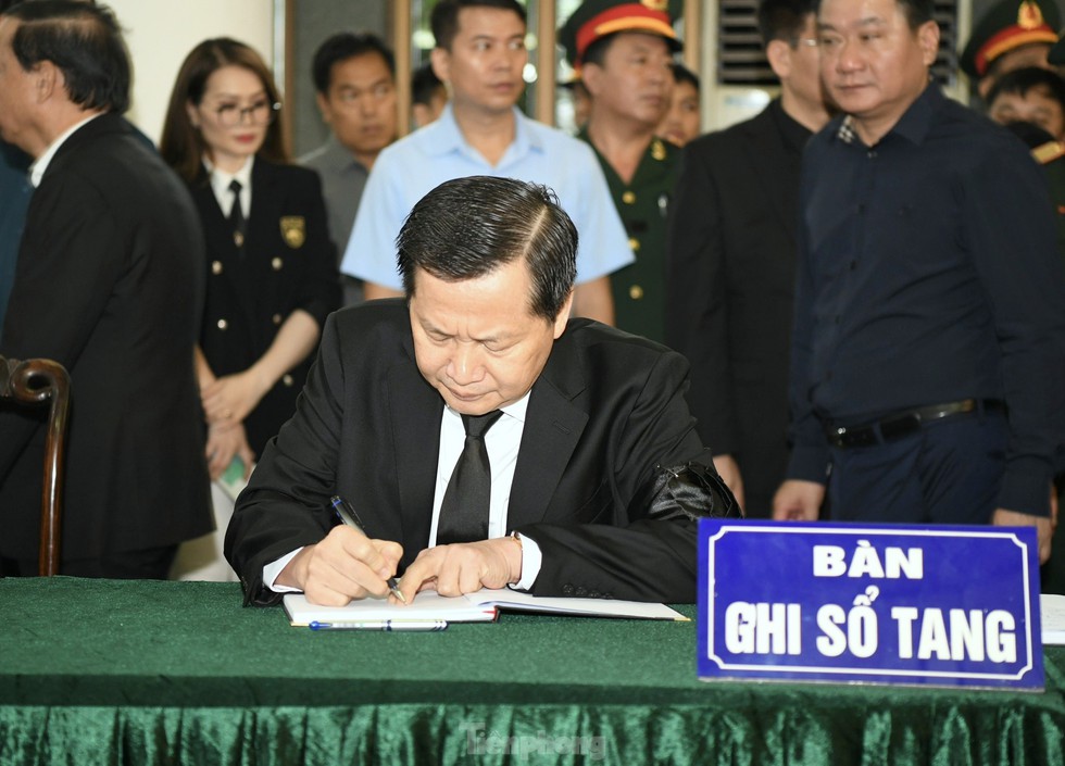 Lãnh đạo Đảng, Nhà nước, Quân ủy Trung ương - Bộ Quốc phòng viếng Thượng tướng Nguyễn Chí Vịnh - Ảnh 14.