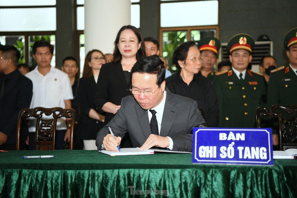 Lãnh đạo Đảng, Nhà nước, Quân ủy Trung ương - Bộ Quốc phòng viếng Thượng tướng Nguyễn Chí Vịnh - Ảnh 8.