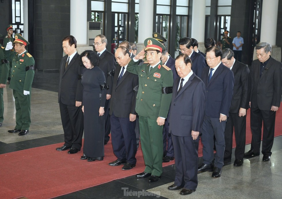 Lãnh đạo Đảng, Nhà nước, Quân ủy Trung ương - Bộ Quốc phòng viếng Thượng tướng Nguyễn Chí Vịnh - Ảnh 4.