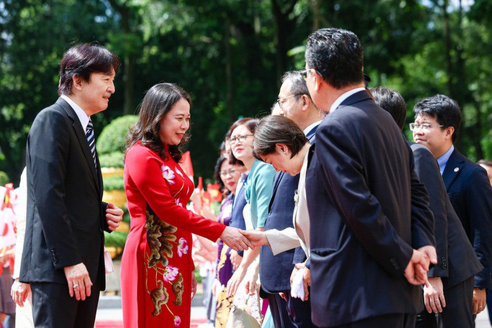 Cận cảnh Phó Chủ tịch nước Võ Thị Ánh Xuân đón Hoàng Thái tử Nhật Bản - Ảnh 9.