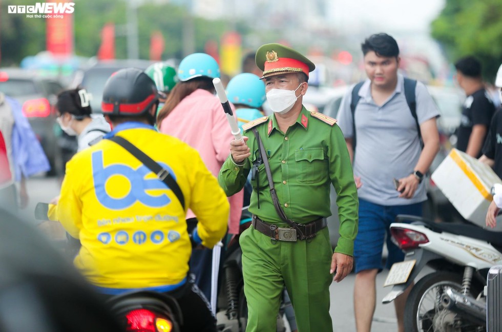 Những túi quà quê theo người dân các tỉnh về Hà Nội sau nghỉ lễ - Ảnh 15.