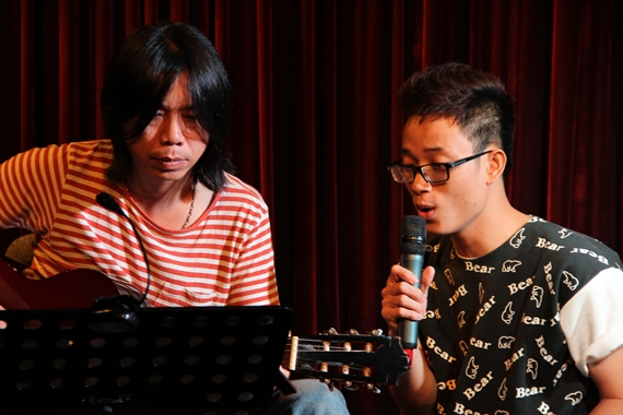 Đoan Trang tập hát với sắc mặt bơ phờ 4