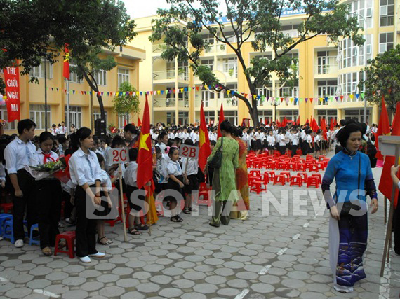 video-hoc-sinh-thu-do-tung-bung-khai-giang-nam-hoc-moi