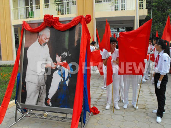 video-hoc-sinh-thu-do-tung-bung-khai-giang-nam-hoc-moi