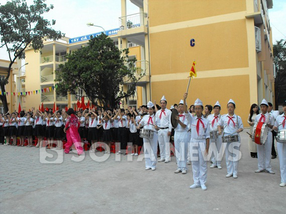 video-hoc-sinh-thu-do-tung-bung-khai-giang-nam-hoc-moi