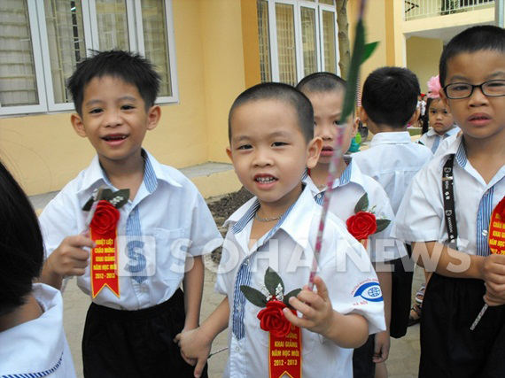 video-hoc-sinh-thu-do-tung-bung-khai-giang-nam-hoc-moi