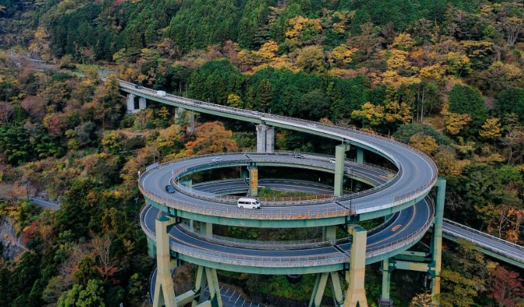 Chứng minh mình có cơ sở hạ tầng 'không thể đùa', Nhật Bản xây công trình ‘uốn lượn như rắn’ dài hơn 1.000 mét: Báo chí nước ngoài phải tấm tắc ‘quả là ngoạn mục’- Ảnh 1.