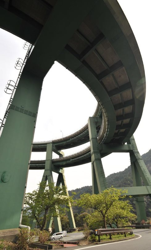 Chứng minh mình có cơ sở hạ tầng 'không thể đùa', Nhật Bản xây công trình ‘uốn lượn như rắn’ dài hơn 1.000 mét: Báo chí nước ngoài phải tấm tắc ‘quả là ngoạn mục’- Ảnh 2.