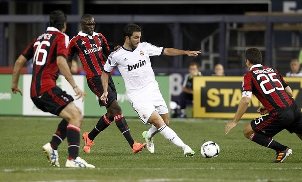 ac-milan-dai-bai-15-truoc-real-madrid-serie-a-di-ve-dau