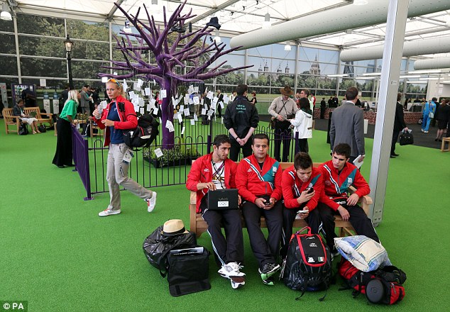 london-dung-cong-vien-cuc-nhon-chao-vdv-olympic