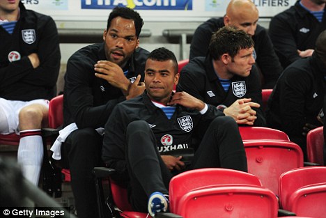 ashley-cole-se-roi-chelsea-vao-cuoi-mua-giai