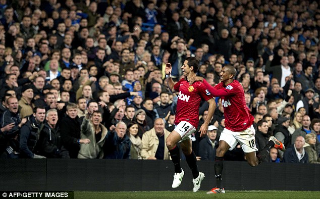 chelsea-23-man-utd-nhung-chiec-the-do-dien-ro-o-stamford-bridge