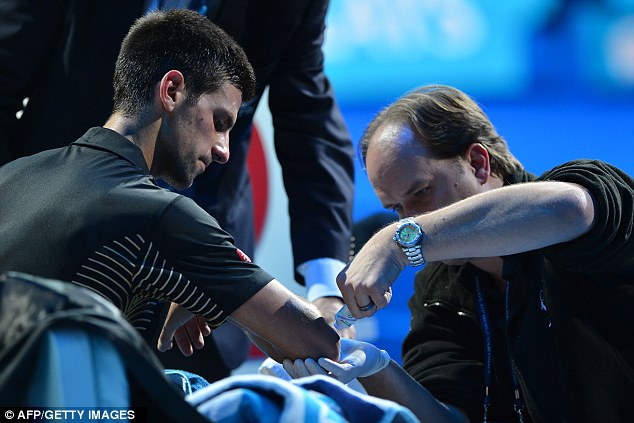 Federer lại một lần nữa "ôm hận" trước Djokovic 5