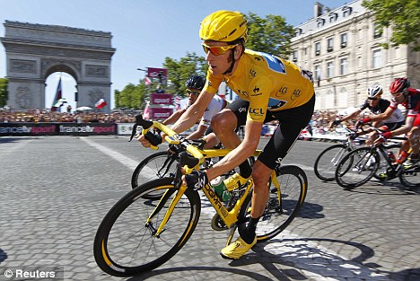 Áo vàng Tour de France 2012 gặp tai nạn xe hơi 1