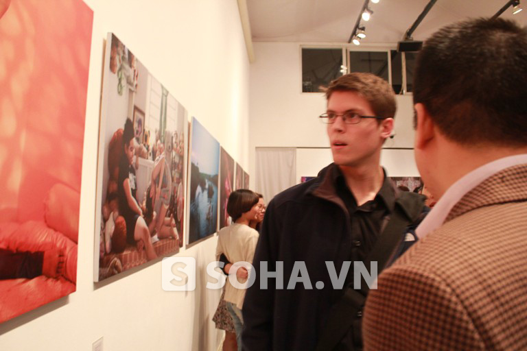Khai mạc triển lãm ảnh về người đồng tính ở Việt Nam 4