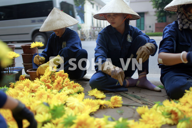 nguoi-dan-thu-do-tat-bat-trang-hoang-ki-niem-ngay-giai-phong