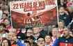 22 năm chờ đợi, fan Arsenal ăn mừng khí thế khi trở lại ngôi vô địch Premier League