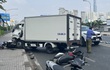 Xe tải tông hàng loạt xe máy trên cầu Thị Nghè ở TP.HCM, có người được đưa đi cấp cứu