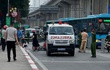 Hà Nội: Xe máy điện chở 3 trẻ nhỏ va chạm với ô tô, 1 bé tử vong thương tâm