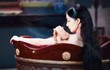 Không có xà phòng, người xưa gội đầu bằng cách nào? Hậu thế: "Không phải tự nhiên mà tóc họ đen mượt đến vậy!"