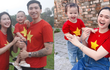 Hội cầu thủ nổi tiếng rầm rộ khoe ảnh cùng con yêu nước: Tự hào màu cờ sắc áo từ sân cỏ đến ngoài đời
