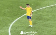 Fan xót xa trước hình ảnh Ronaldo đứng ngẩn ngơ tự nói chuyện với chính mình sau trận thua cay đắng