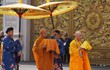 Dòng người cung thỉnh Xá lợi trái tim Bồ tát Thích Quảng Đức vào tháp Đa Bảo