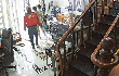 Người mẹ trẻ "lùng tìm" shipper áo đỏ sau cuộc giải cứu bé trai 18 tháng tự chốt cửa phòng