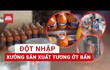 Đột nhập xưởng sản xuất tương ớt bẩn ở Hà Nội: Sự thật gây sốc sau cánh cổng sắt