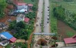 Hiện trường tìm kiếm người đi xe máy lao xuống 'hố tử thần' sâu 10m ở Bắc Kạn